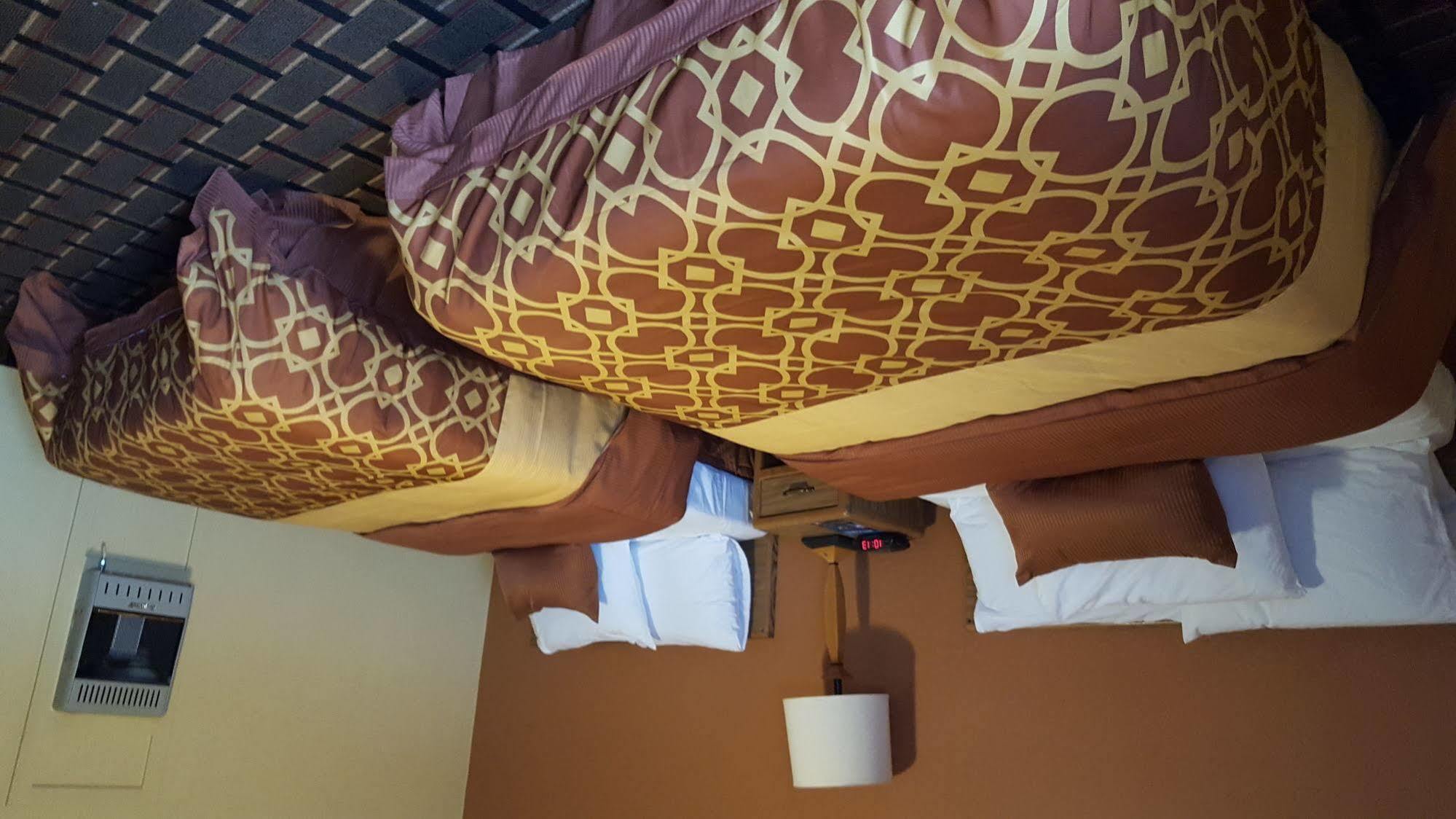 Royal Inn Ерлі Екстер'єр фото